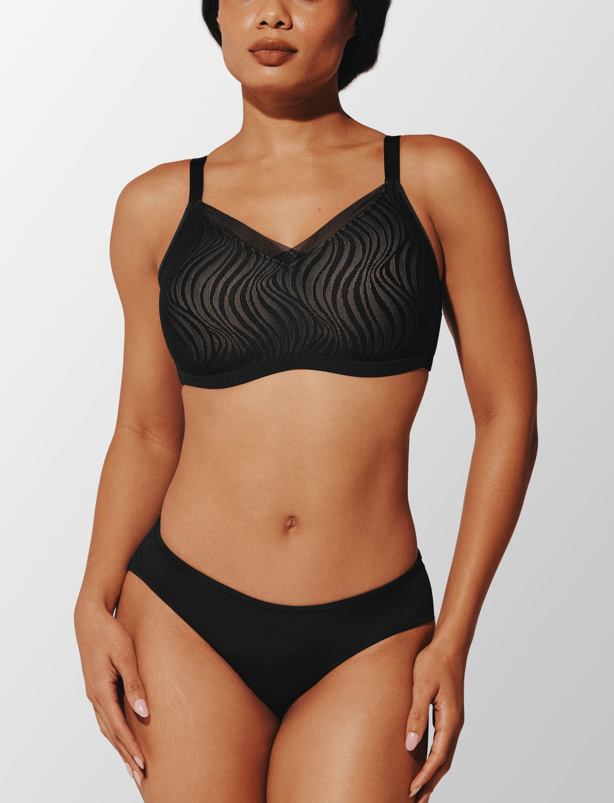 24/7® Classic Wireless Crossover Lace Minimizer Noir Braelia - vue 2